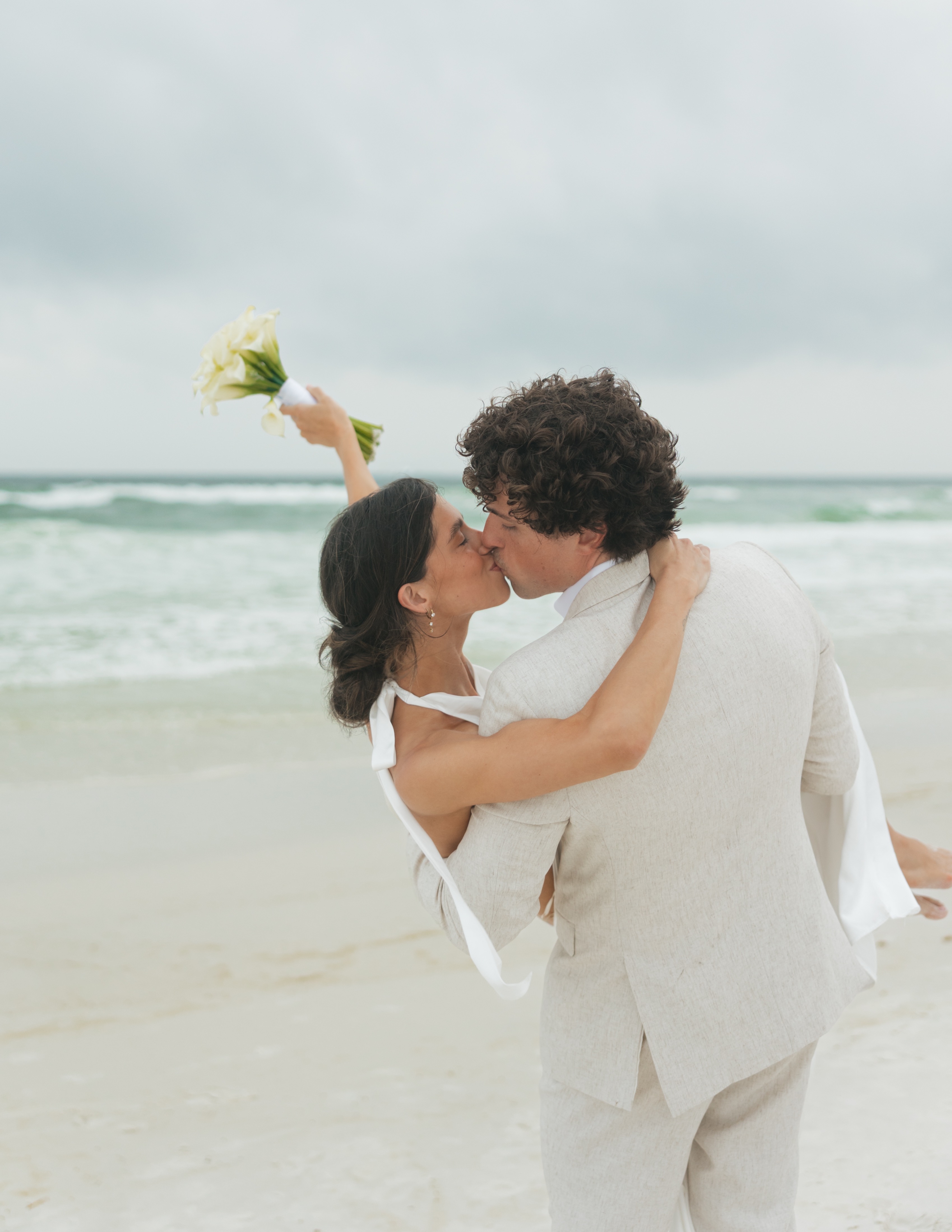 Beach wedding moment